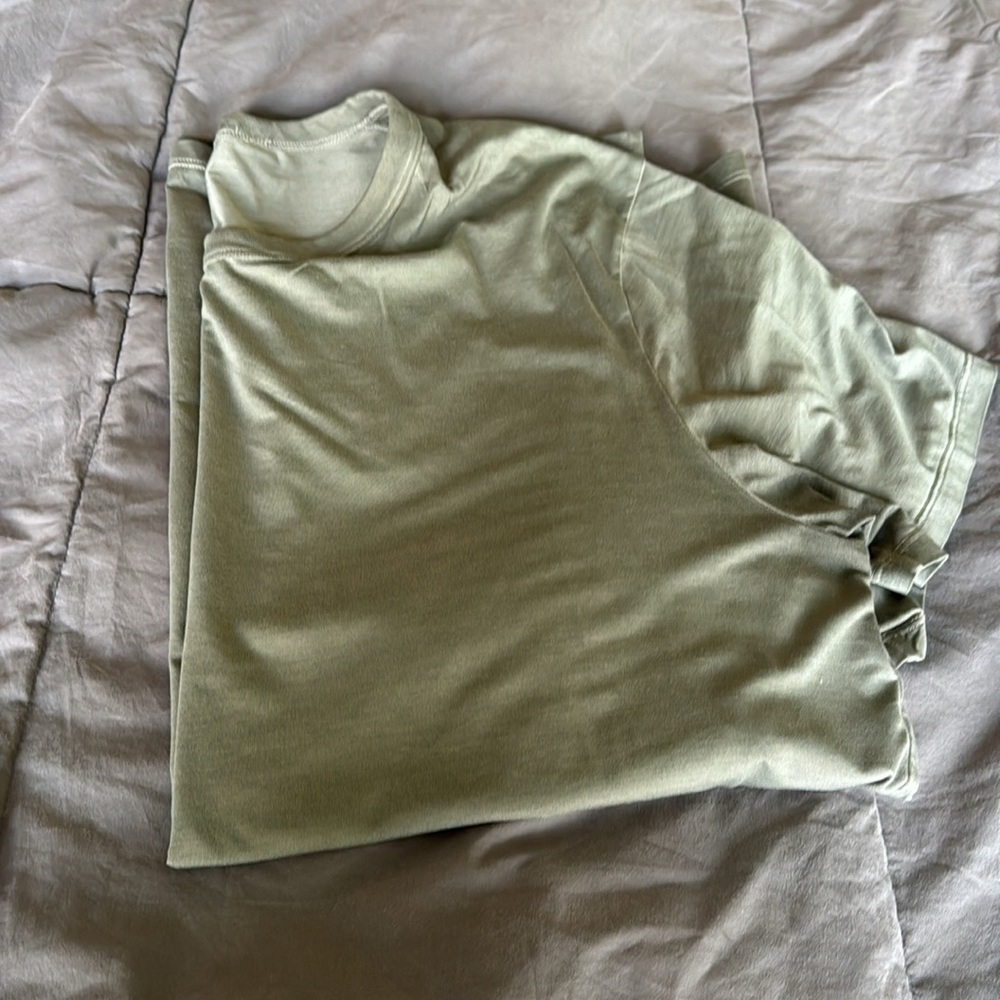 Lululemon shirt - Picture 2 of 2